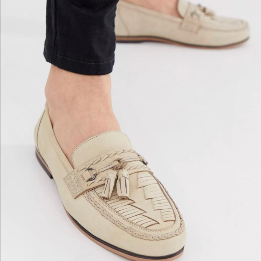 ASOS DESIGN Mens loafers in stone leather with woven detail.Size:14US /New